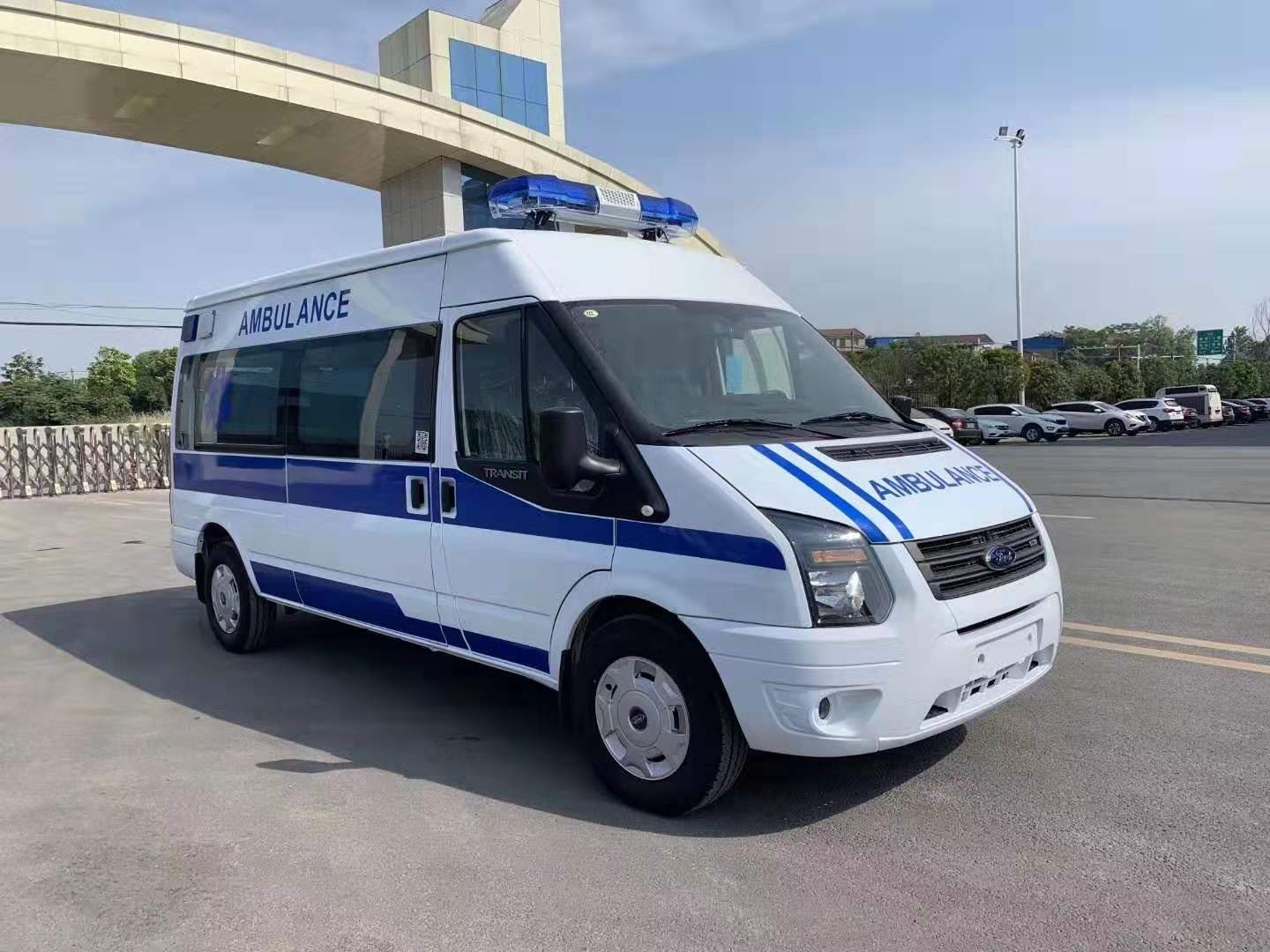 福特新世代V348救護(hù)車(長(zhǎng)軸中頂)圖片2