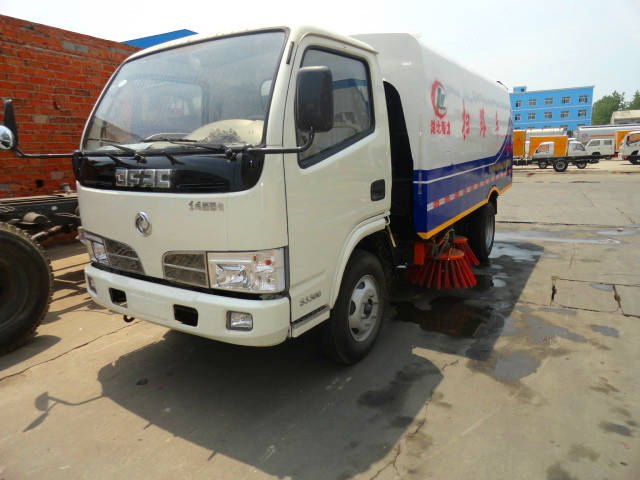  東風(fēng)福瑞卡道路清掃車(chē)（<a href=http://zsjsy.cn/saoluche/ target=_blank class=infotextkey>掃路車(chē)</a>）