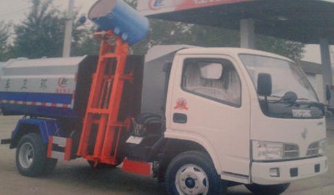 掛桶<a href=http://zsjsy.cn/ljc target=_blank class=infotextkey>垃圾車(chē)</a>裝卸垃圾桶圖片