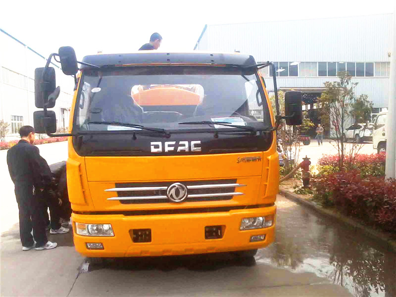 高壓清洗<a href=http://zsjsy.cn/xifenche/ target=_blank class=infotextkey>吸糞車</a>正面圖