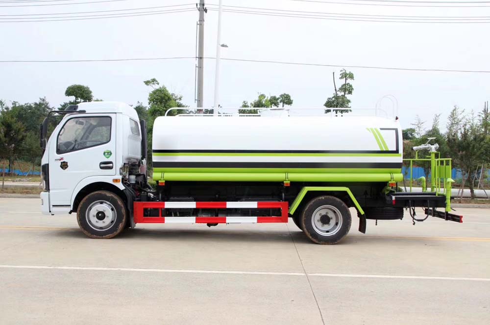 新款國(guó)六9-10方東風(fēng)凱普特灑水車(chē)圖片2