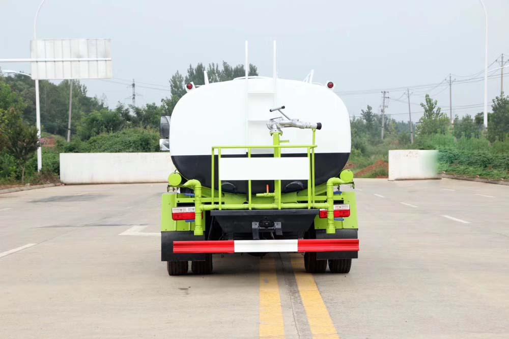 新款國(guó)六9-10方東風(fēng)凱普特灑水車(chē)圖片5