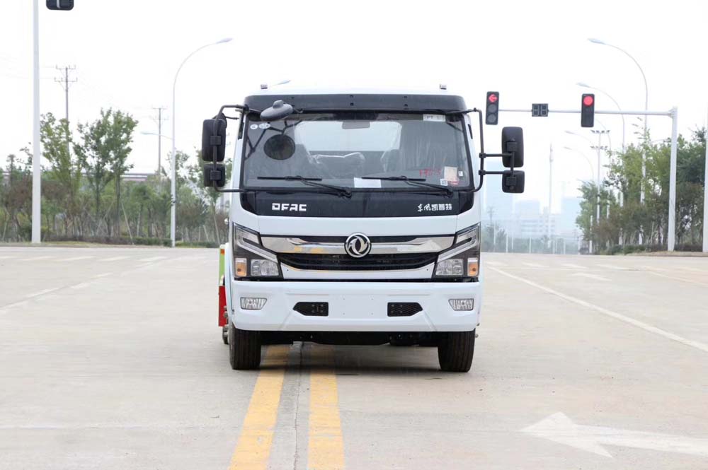 新款國(guó)六9-10方東風(fēng)凱普特灑水車(chē)圖片3